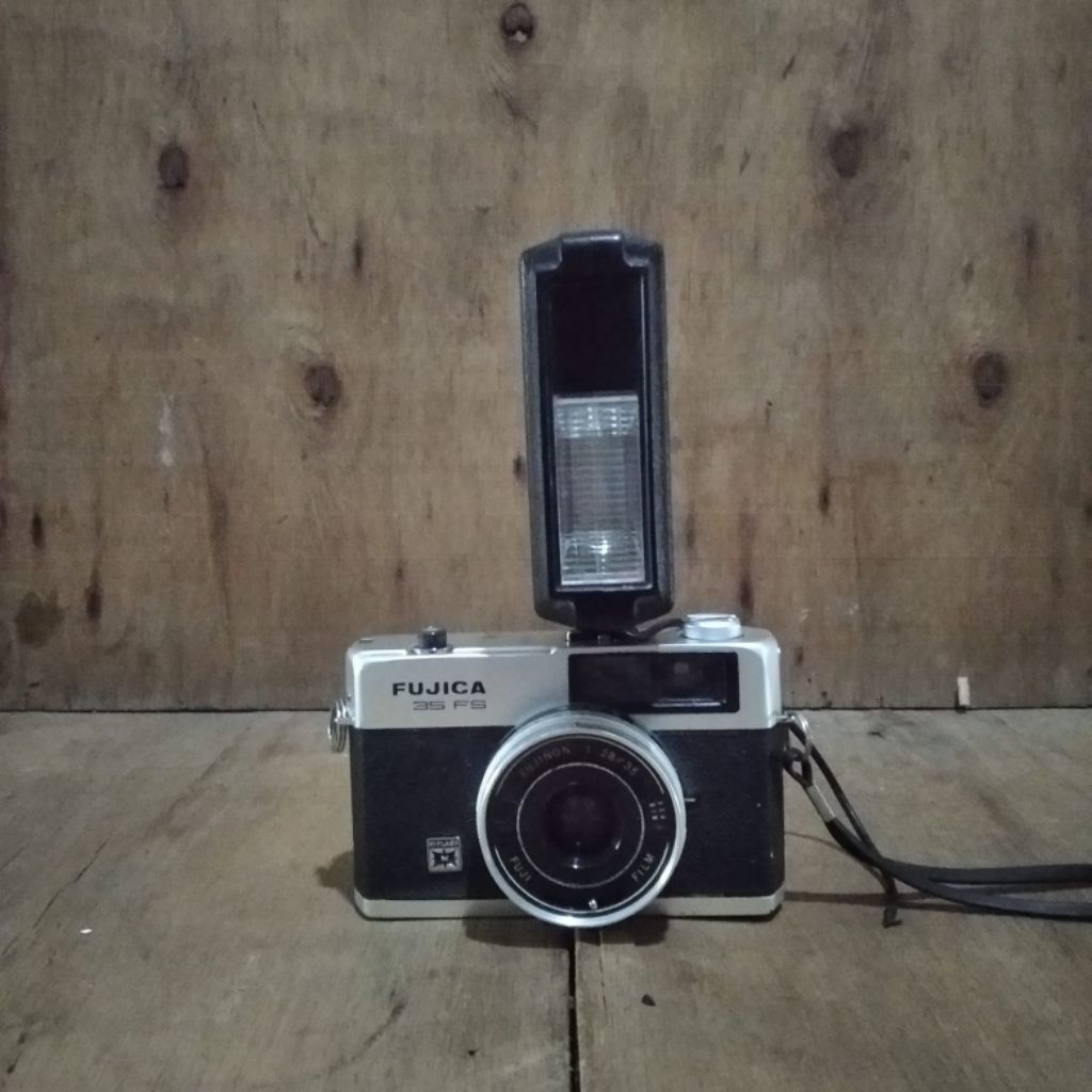 Kamera film kamera analog jadul antik vintage merk Fujica lawas kuno