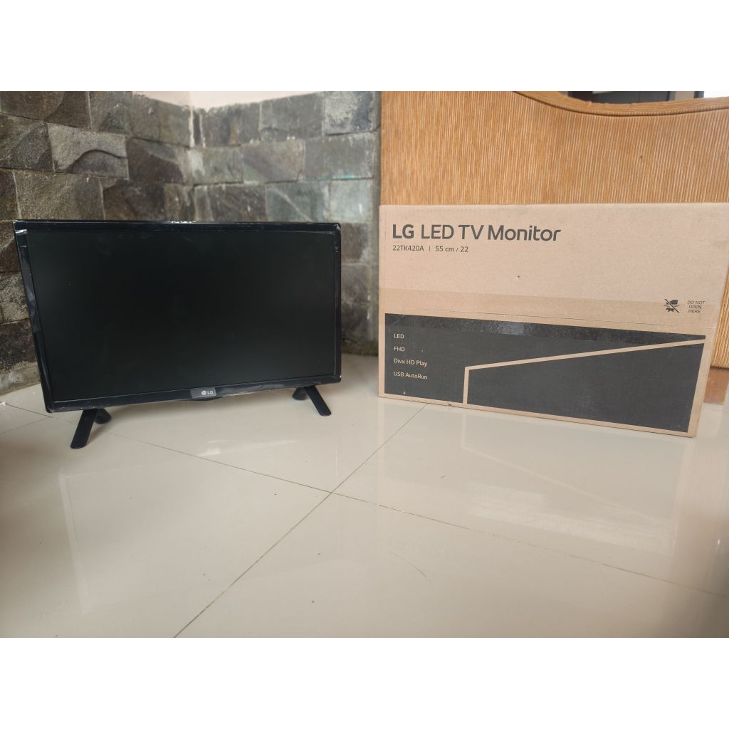 TV LG LED monitor.22". 22TK420A  FHD USB HDMI like new