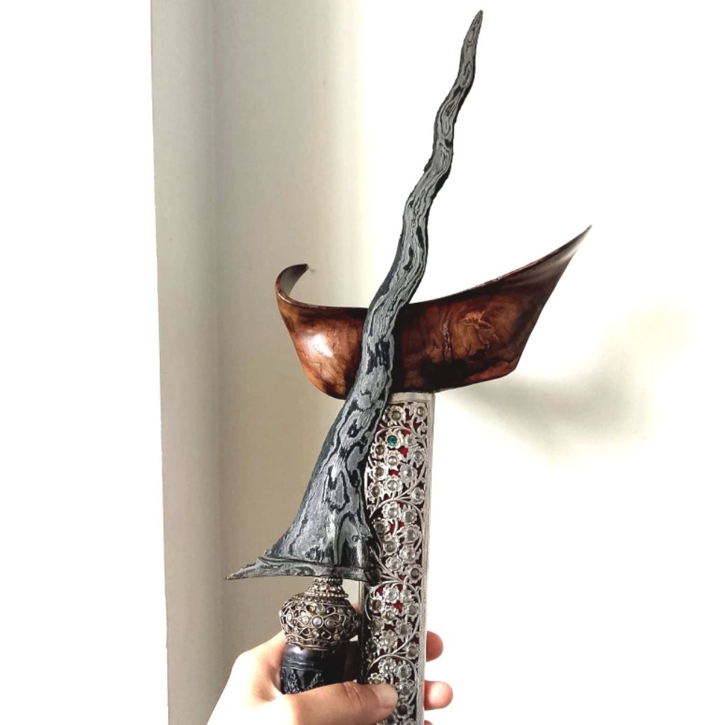 keris jawa sepuh Carangsoka pamor ngulit semongko Tangguh madura sepuh warangka spesial Ladrang capu