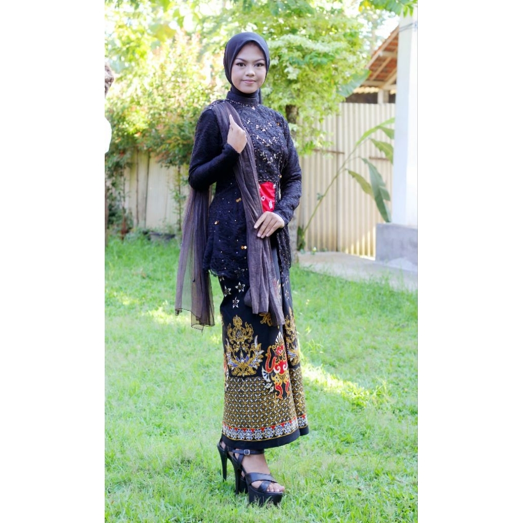 KEBAYA HITAM /Kebaya Lamaran/ Kebaya Wisuda/ Kebaya Kondangan/ Kebaya Modern