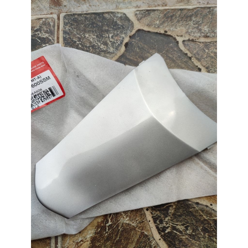 Cover Tail Sambungan Body Belakang Revo 100 Lancip Original Honda Genuine Parts