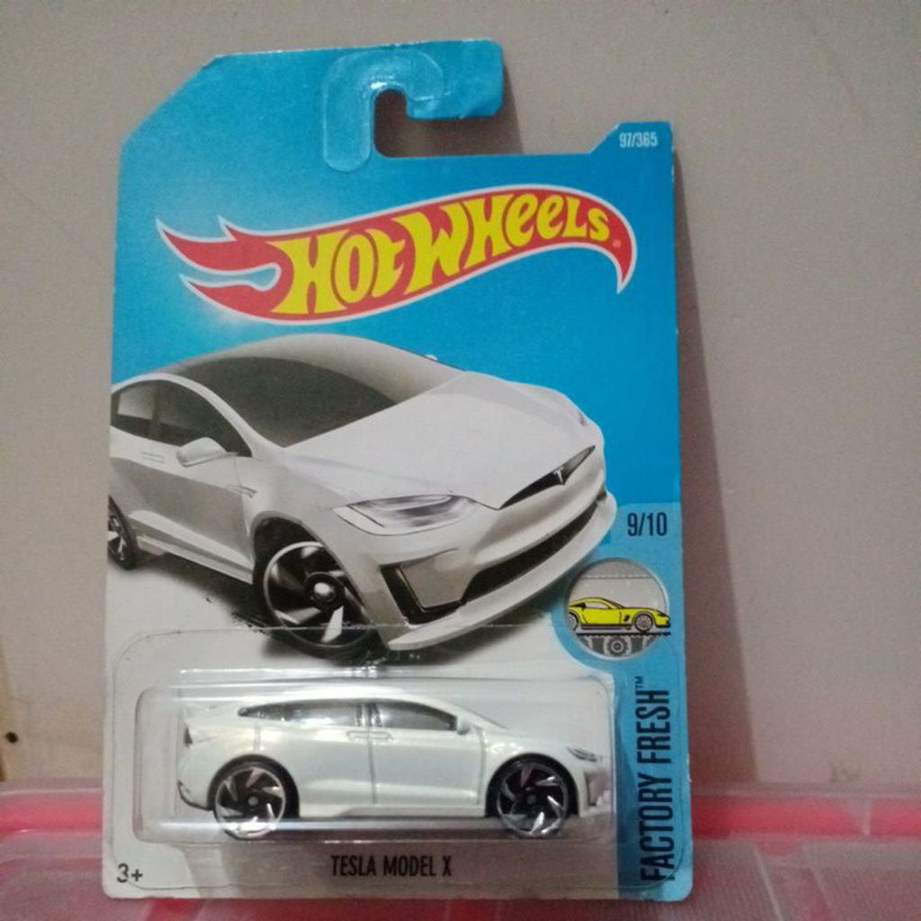 Hot Wheels Tesla Model X putih