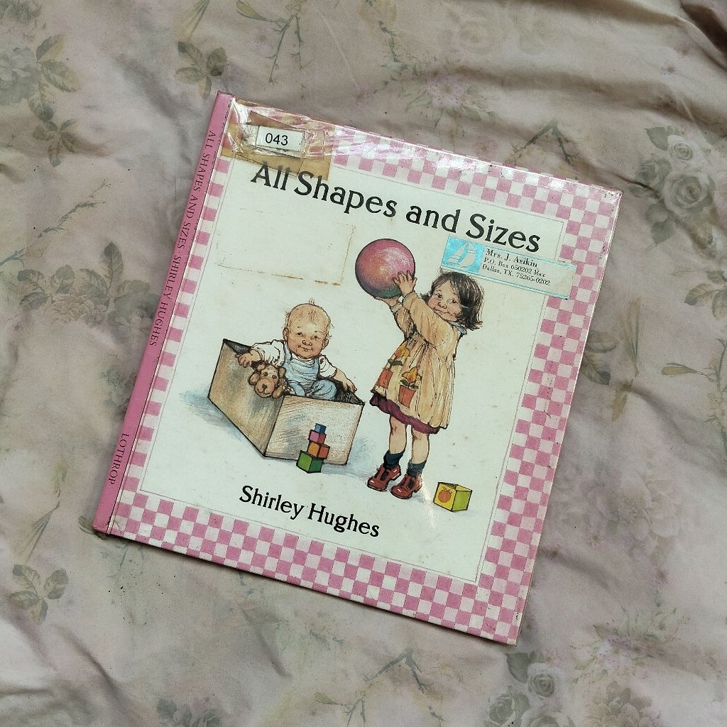 buku Shirley hughes all shapes and sizes, rare
