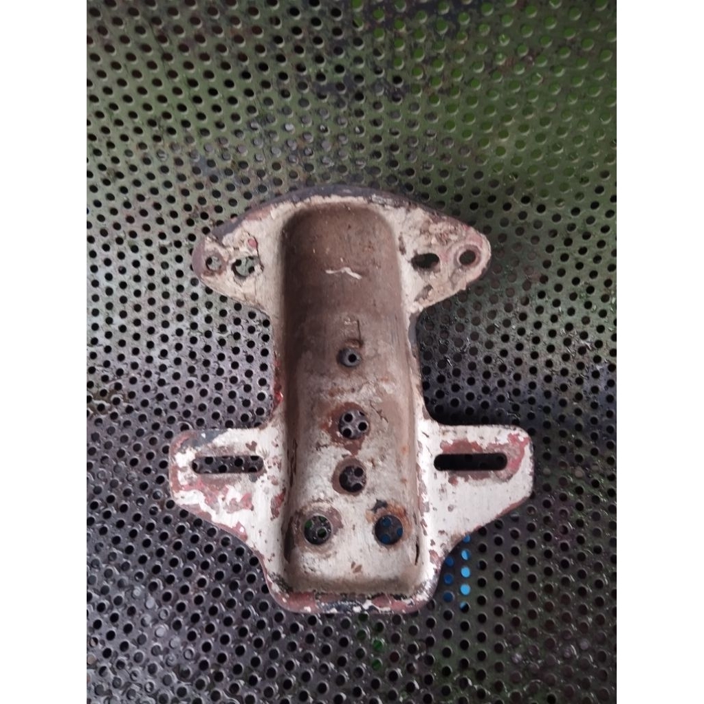 breket dudukan lampu belakang stoplamp honda cb 100 k5 gl 100 tahun tua ori