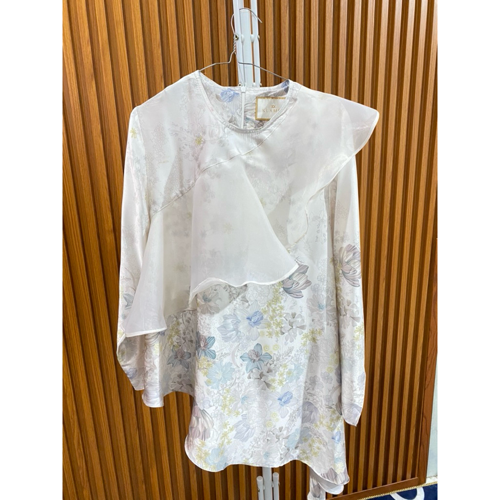 Anyelir Blouse Wearing Klamby Size L | Preloved Wearing Klamby
