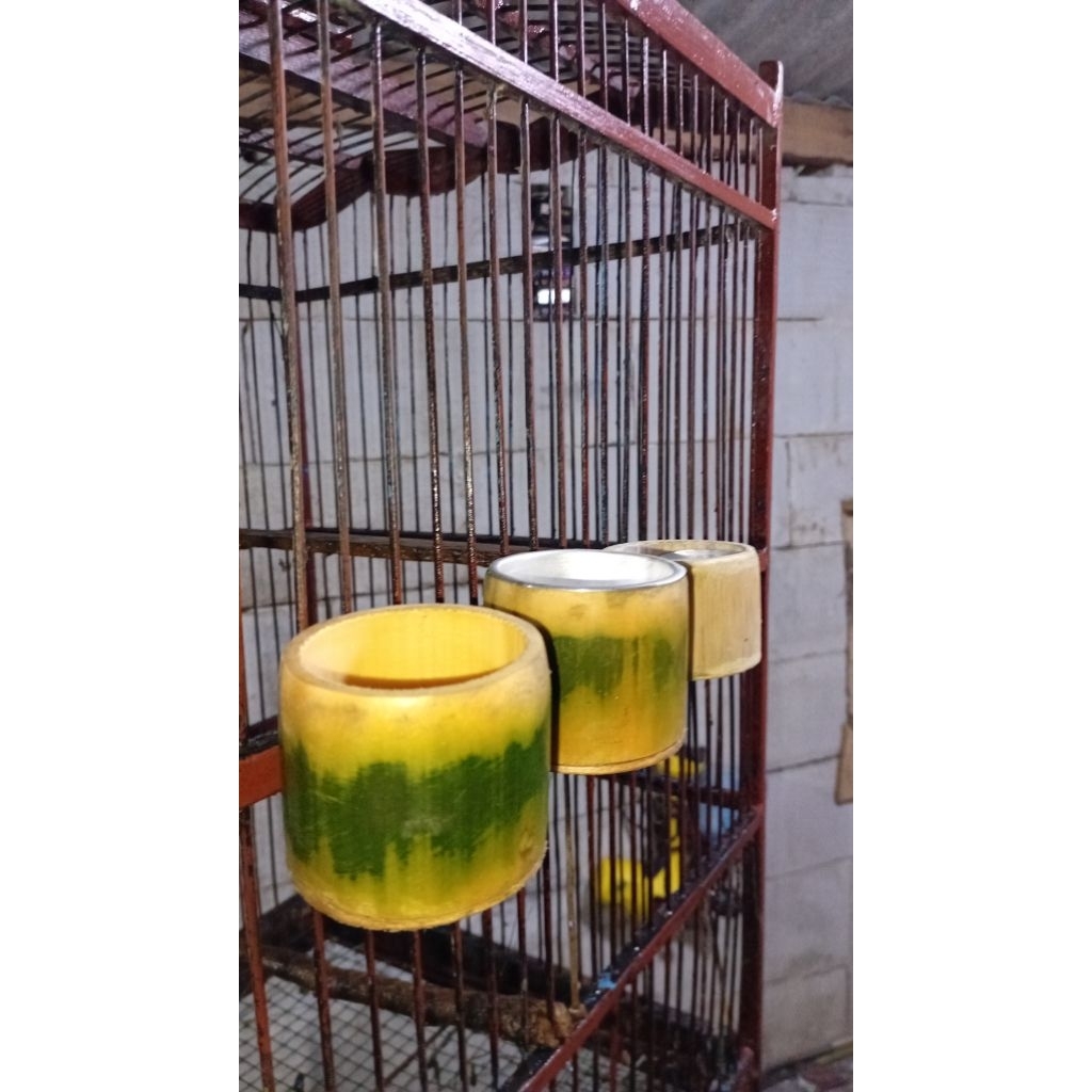 Cepuk wadah minum pakan burung dari bambu