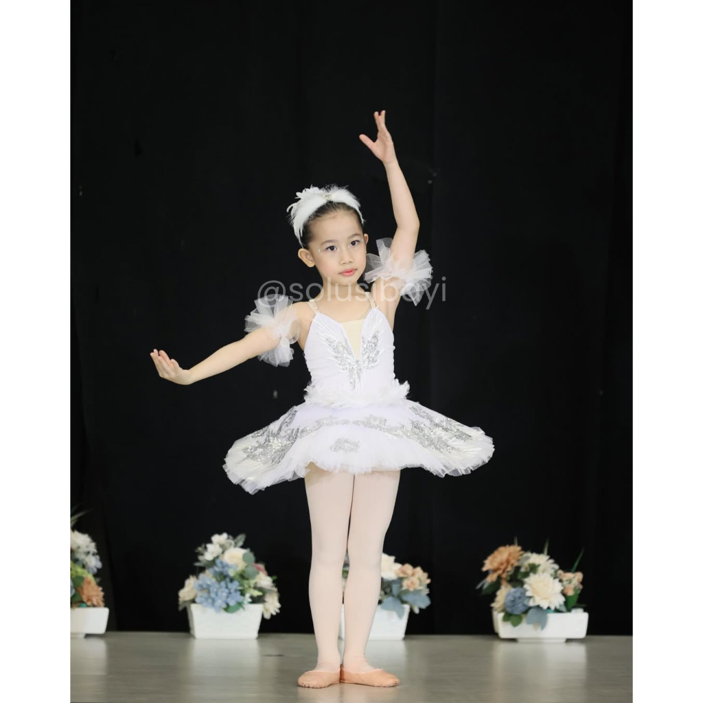 Baju Balet Anak Perempuan Tutu Putih Kostum Balet Anak Elegan Leotard Balet Set Bandana Arm Band