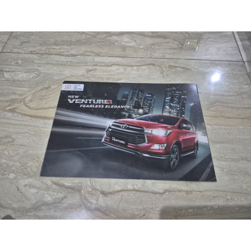 brosur katalog mobil toyota kijang innova venturer 2016 leaflet