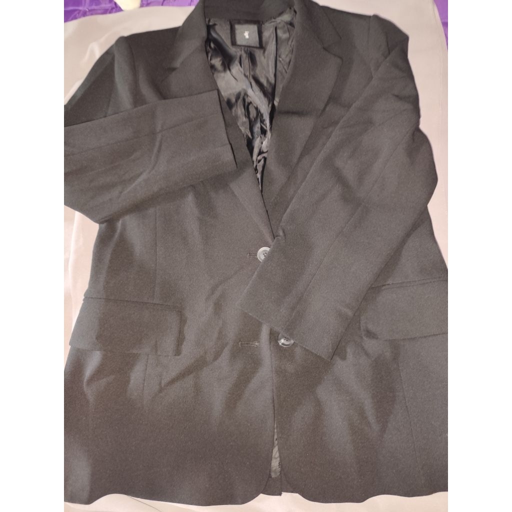 blazer hitam pekat