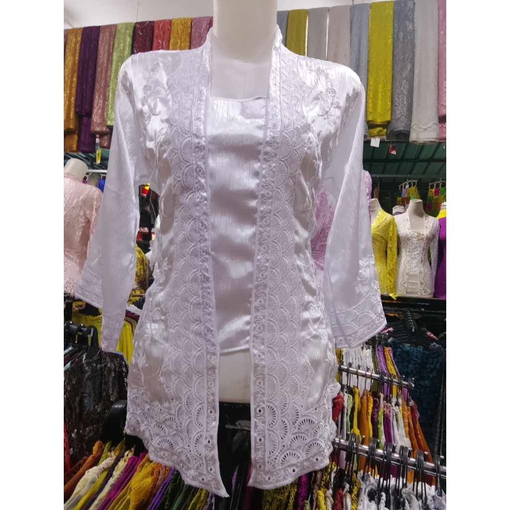 kebaya jadi Bali/ kebaya sutra silk,kain halus jahitan rapi.