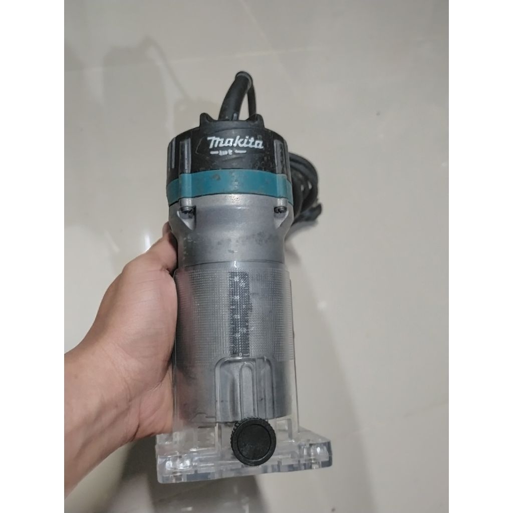 Profil Makita M3701