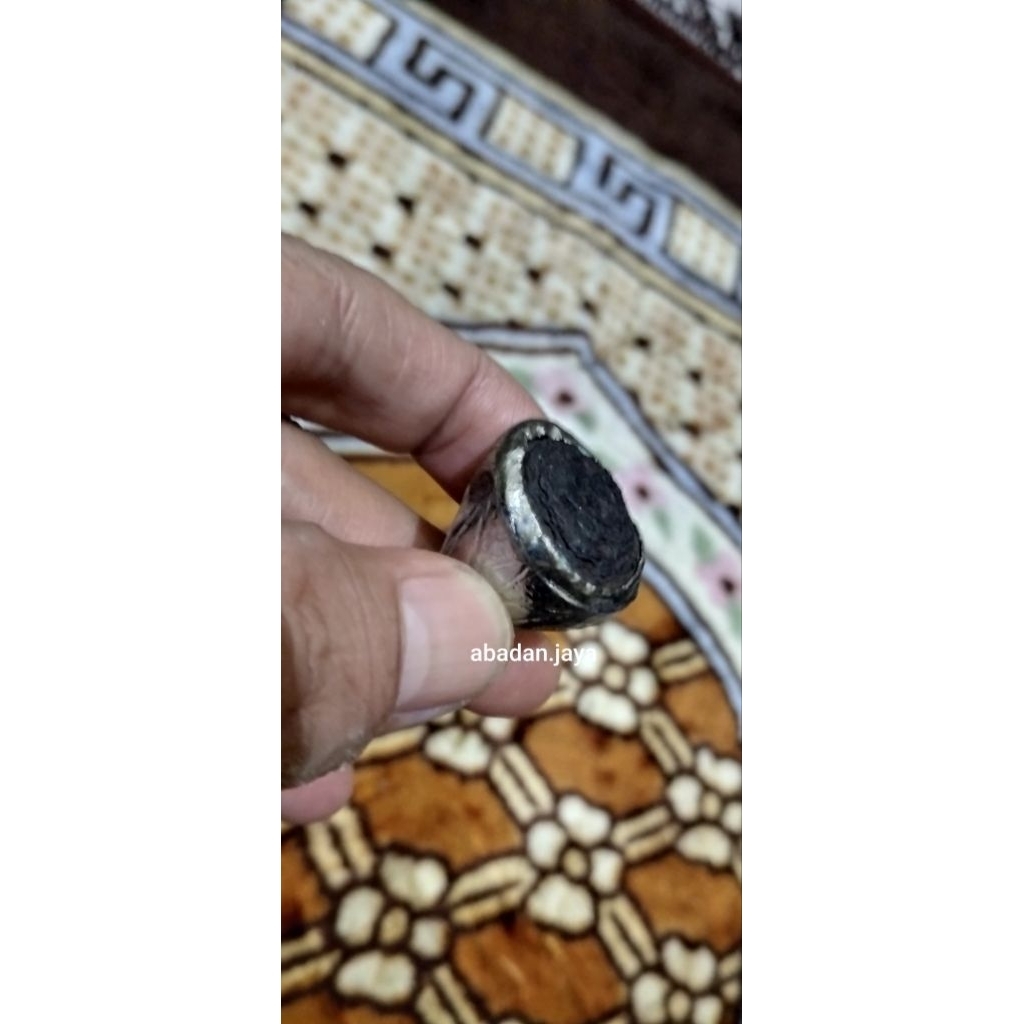Cincin Batu Meteorite Nempel Magnet Kuat