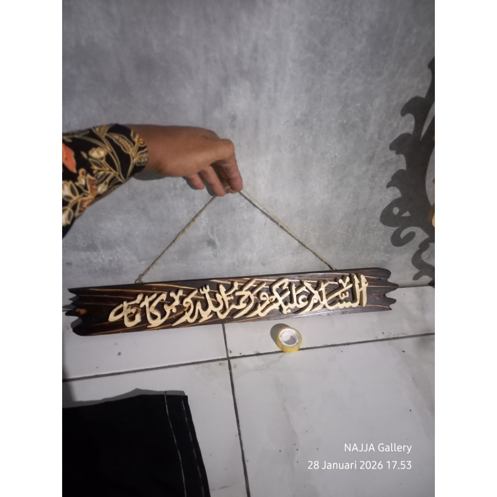 kaligrafi kayu assalamualaikum