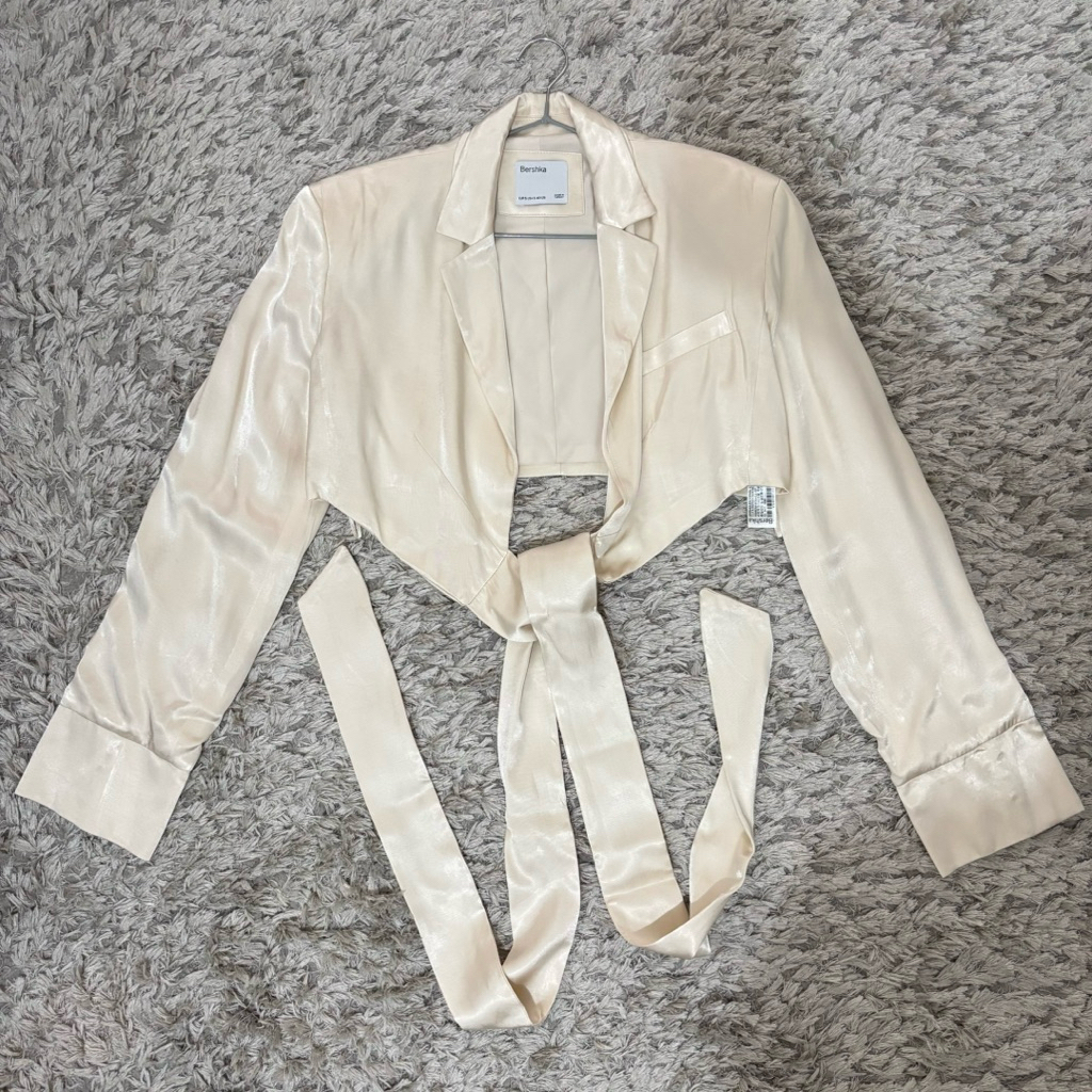 preloved Bershka Satin Crop Blazer