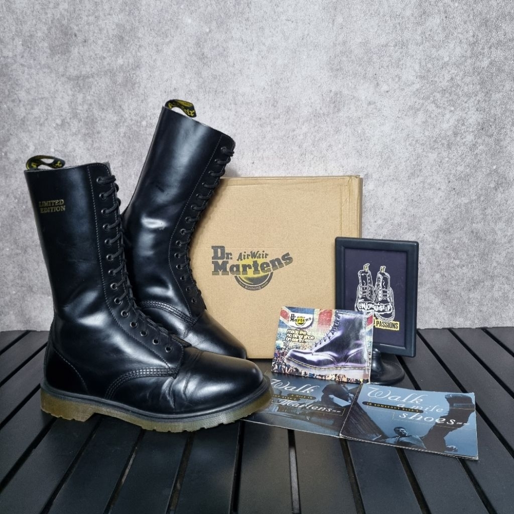 Dr Martens 14hole Limited Edition