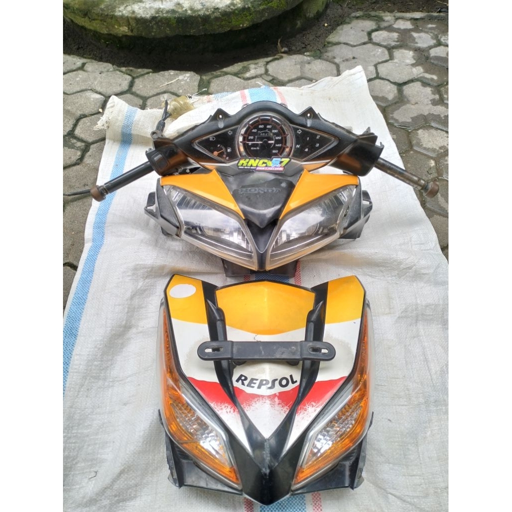 batok set & Dasi original lepasan Honda Blade Repsol tahun 2011