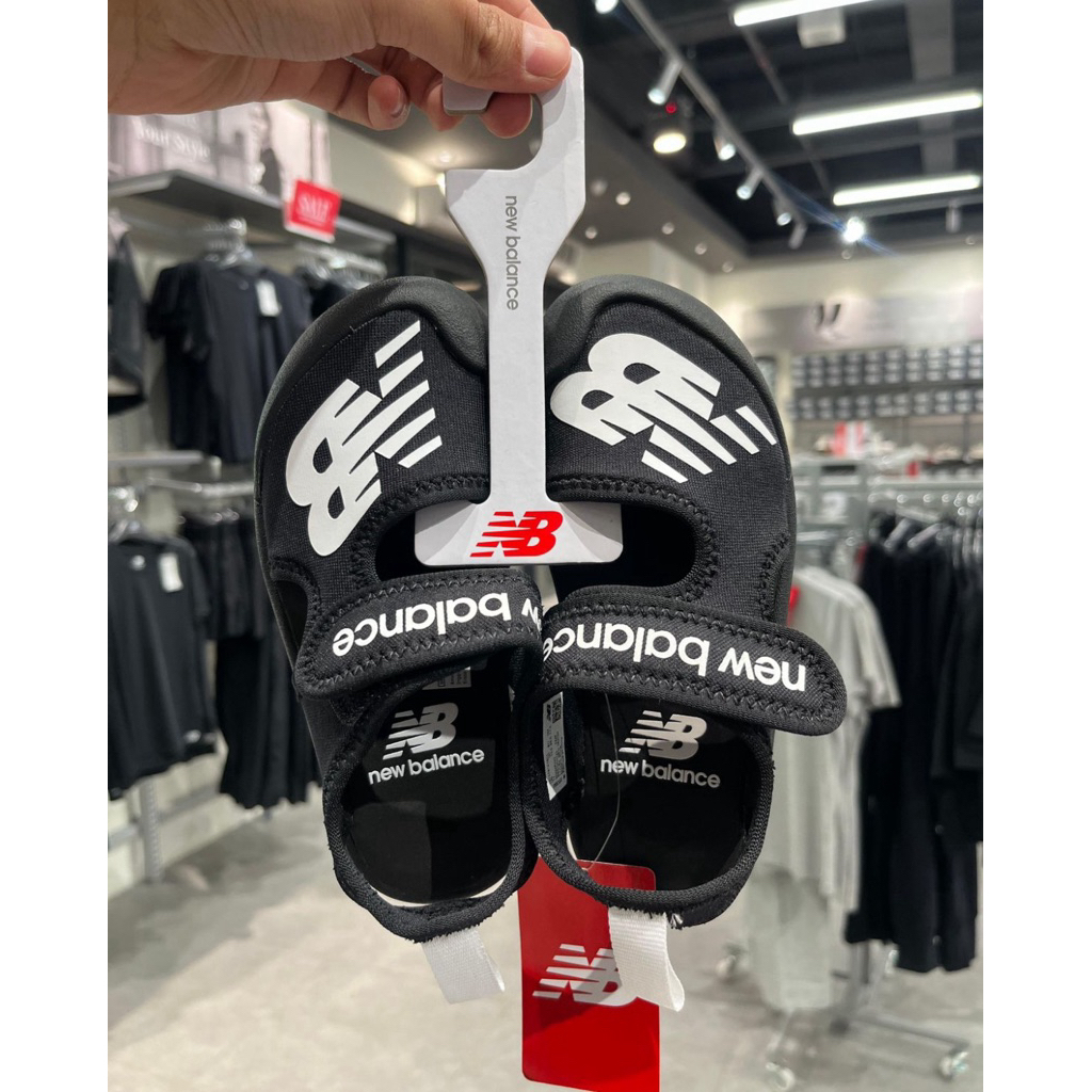 sepatu anak sandal sendal anak New Balance hitam
