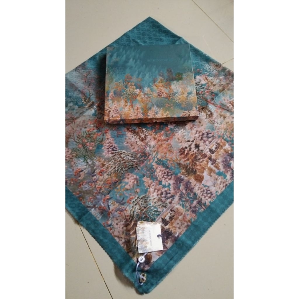 holiday series buttonscarves