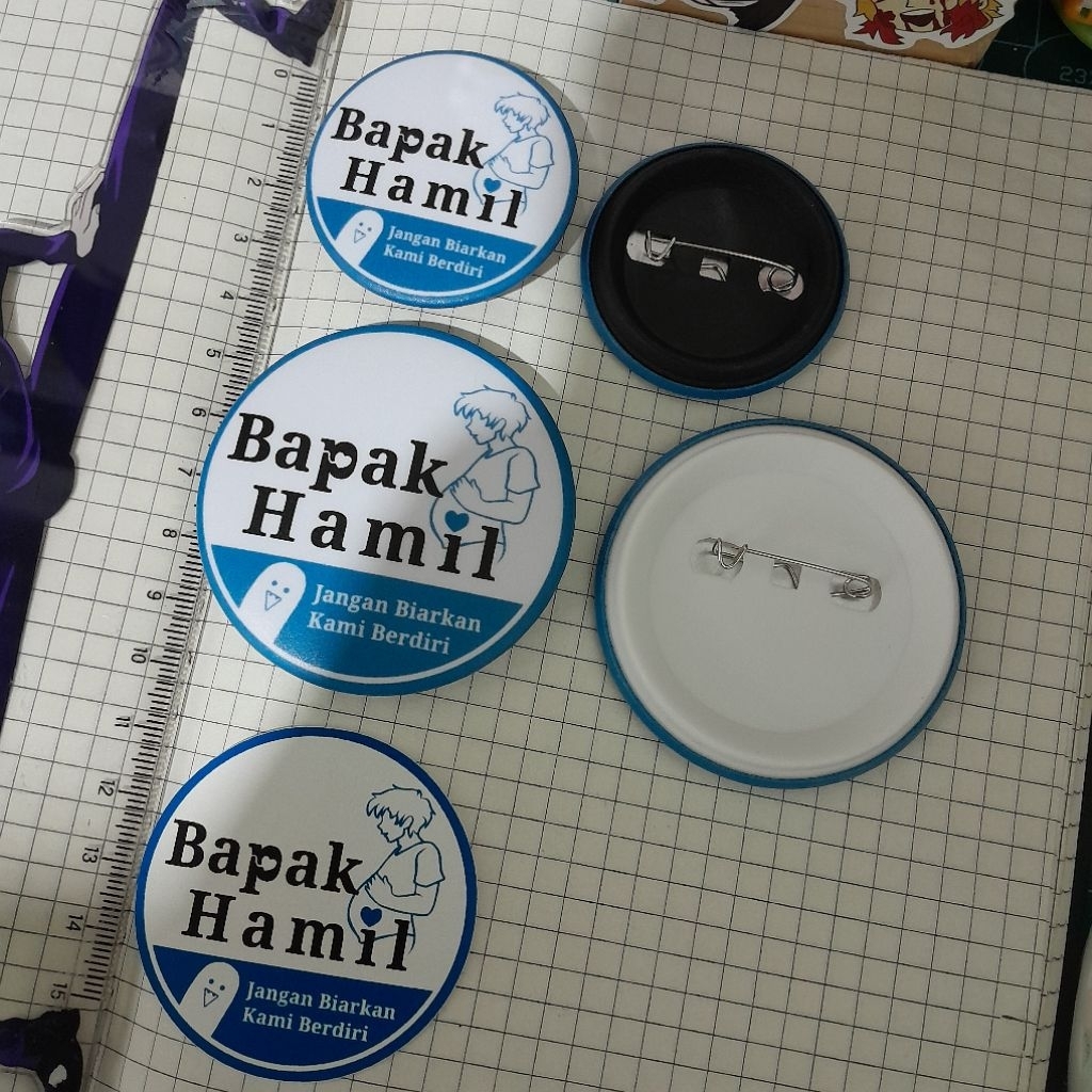 Pin Mpreg / Pin Bapak Hamil/ Pin Mpreg/ Pin Bapak Hamil Parodi Pin Prioritas Ibu Hamil KAI Commuterl