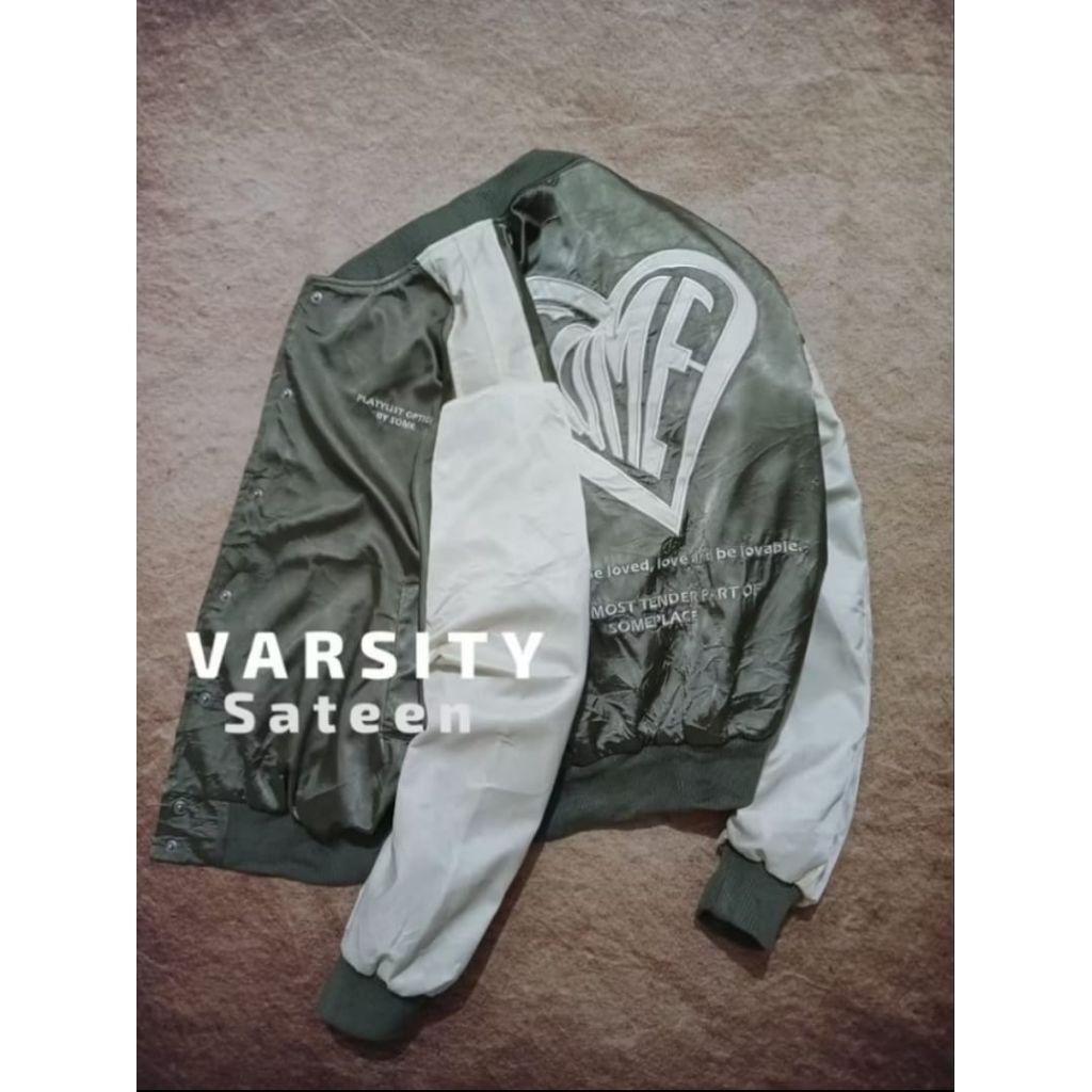 Jaket varsity keren keren bahan sateen tebal bekas pakai