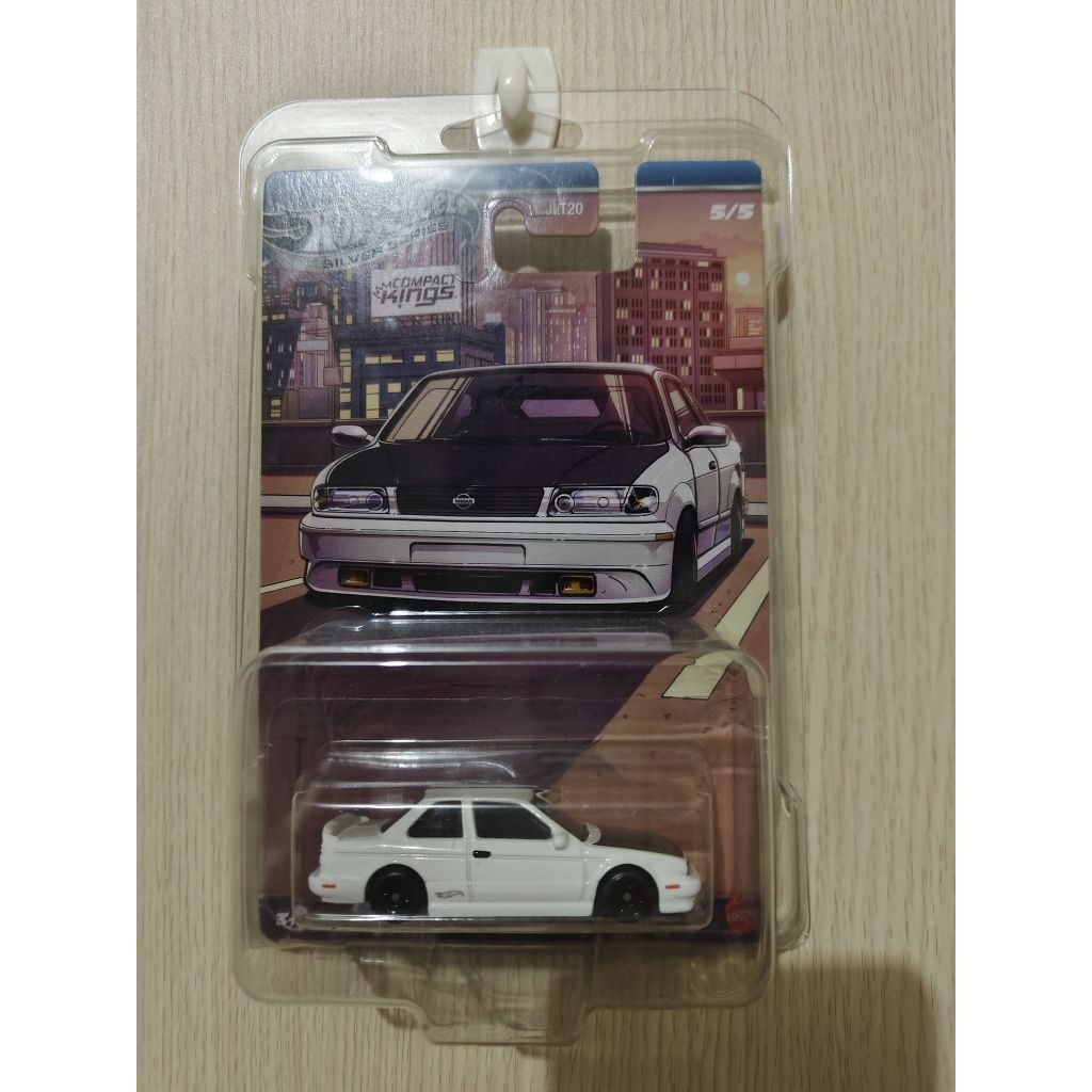 HotWheels Compact King Nissan Sentra