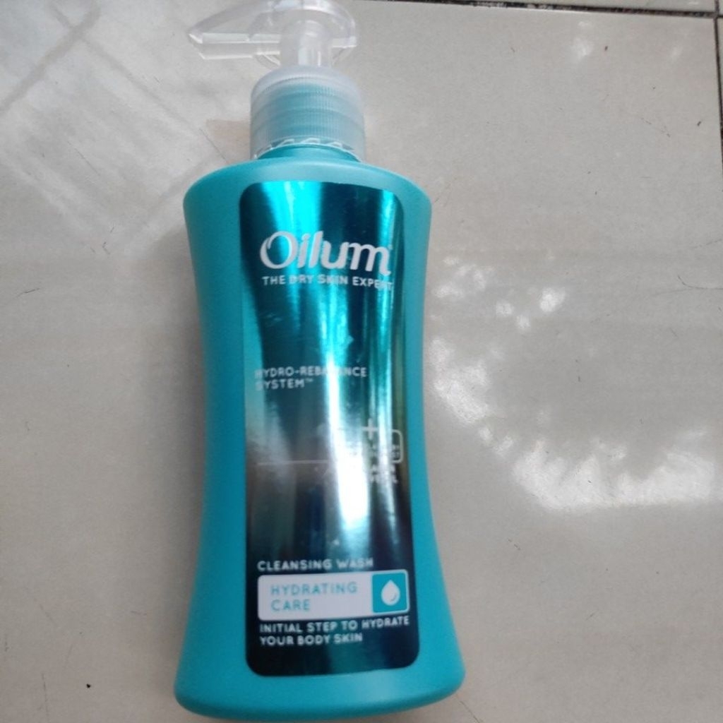 Oilum hydrating care 210 ml kemasan pump the dry skin expert