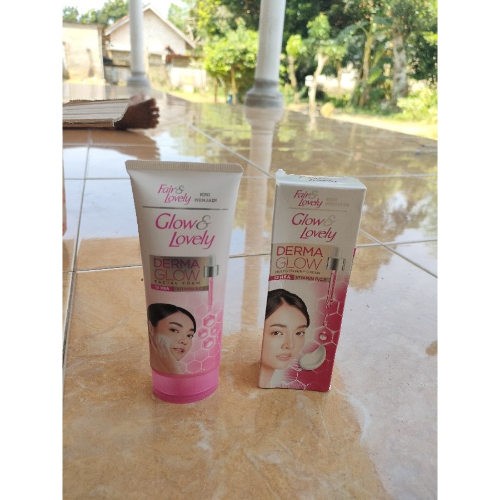 Krim Wajah & Bedak 2 in 1 Fair & Lovely dengan Perlindungan UVA/UVB