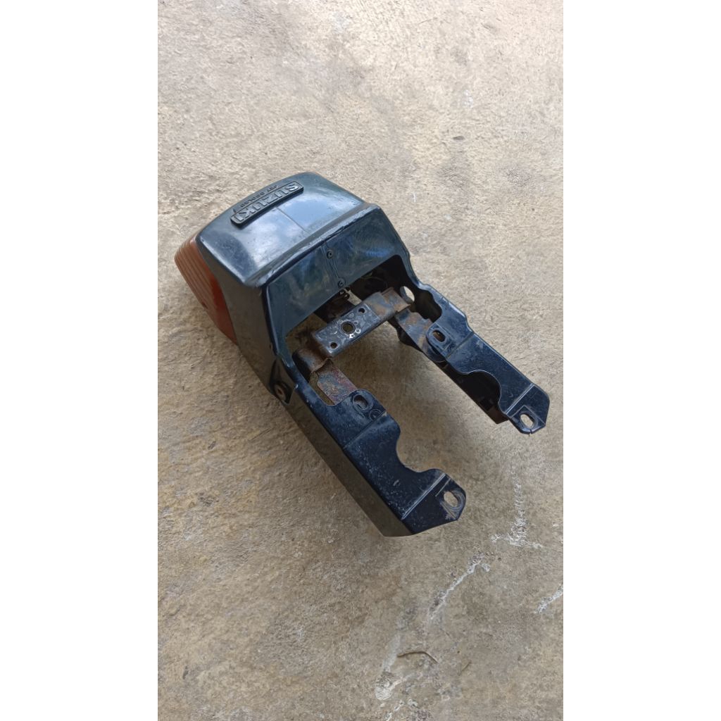 Body cover belakang set stoplamp lampu belakang suzuki rc 100 bravo original