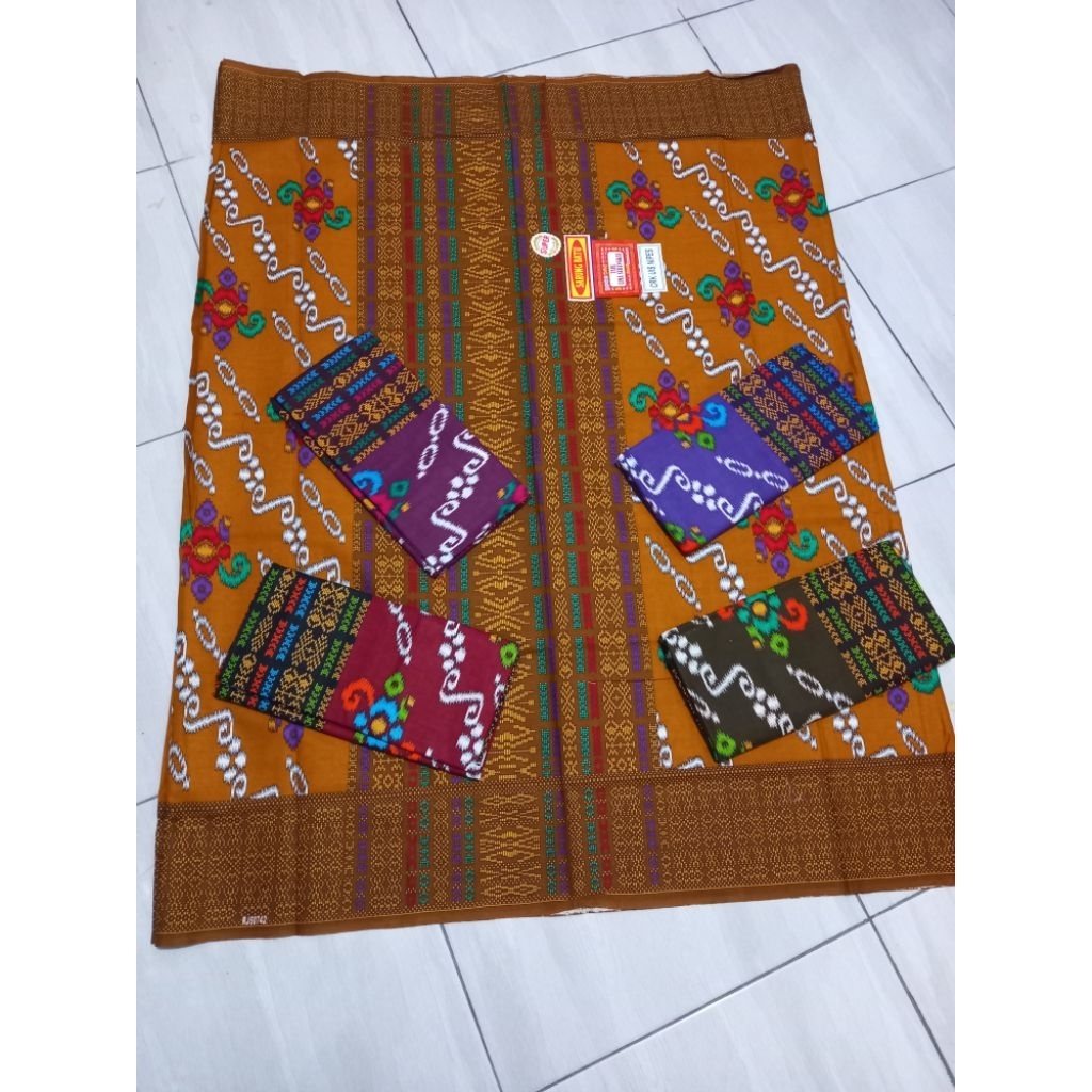 SARUNG BATIK MOTIF ETNIK KARO