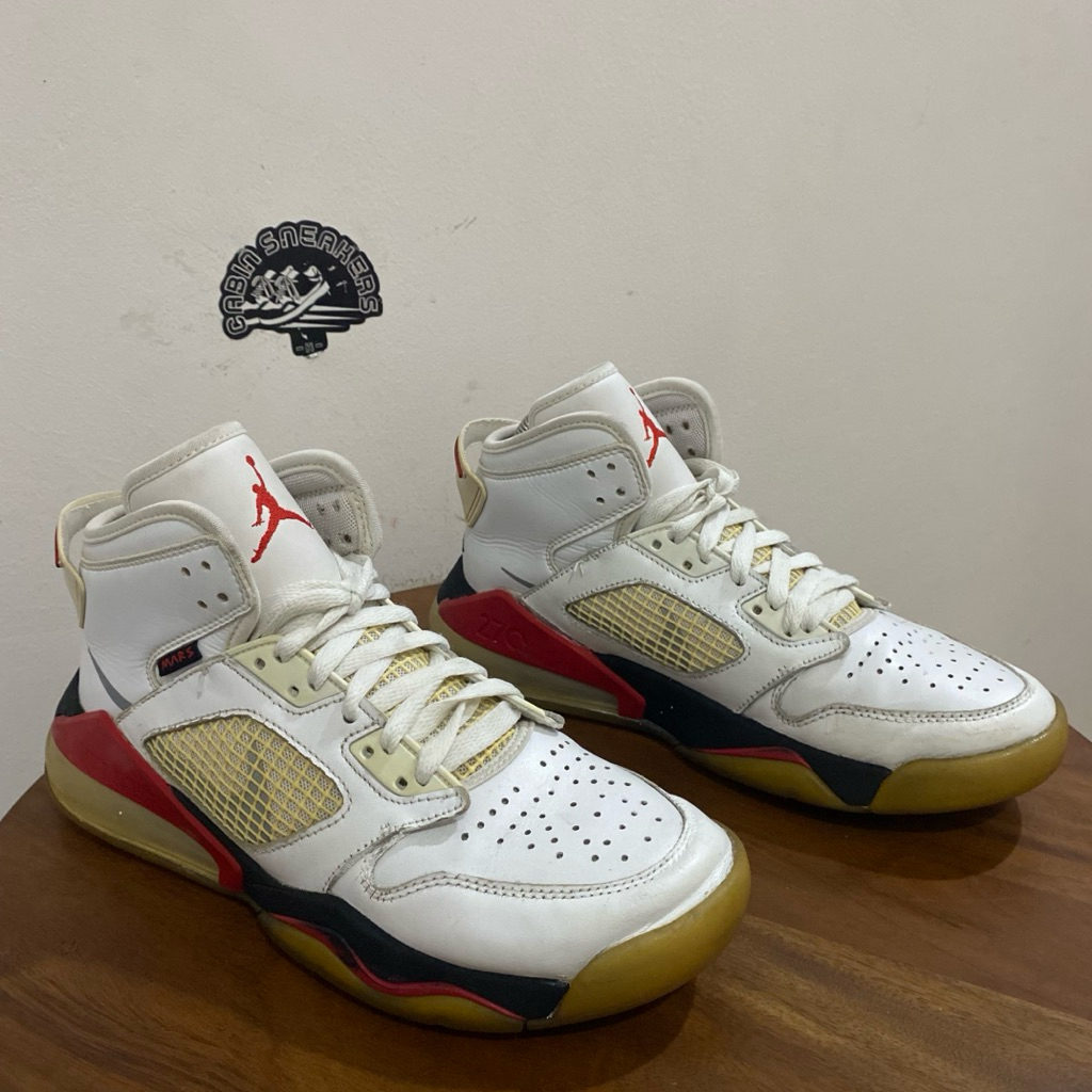 Jordan Mars 270 White Fire Red (GS)