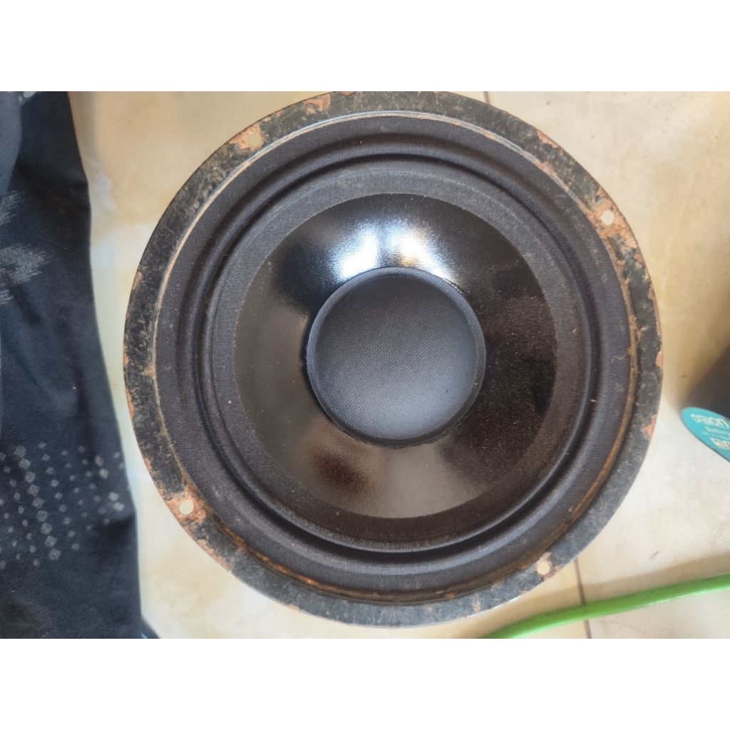 Speaker 6 dan 65 inch bekas untuk middle dan woofer