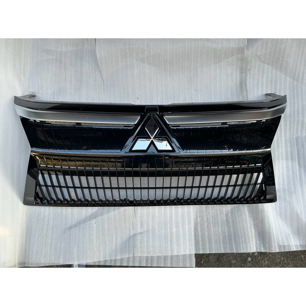 Grill Radiator Depan Asli Mitsubishi New Xpander Ultimate Exceed Facelift 2025