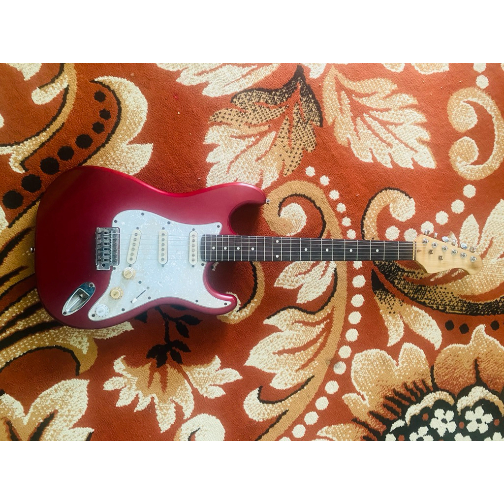 gitar listrik bekas model stratocaster