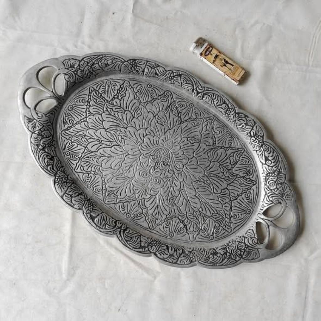 Pajangan Vintage Nampan Oval Aluminium Tebal Ukir Halus