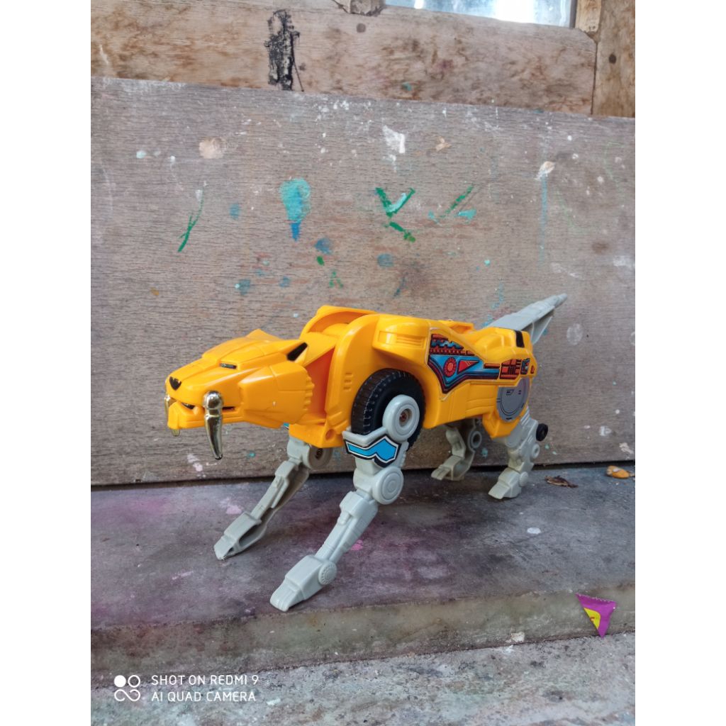 action figure sabertooth megazord DX power rangers mmpr mighty morphin super Sentai zyuranger yellow