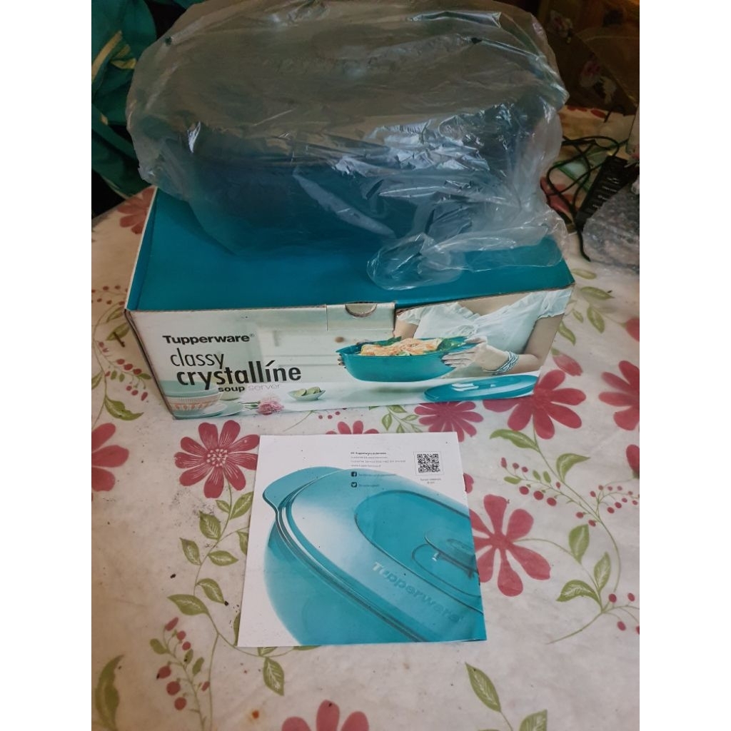 Tupperware classy crystalline soup server