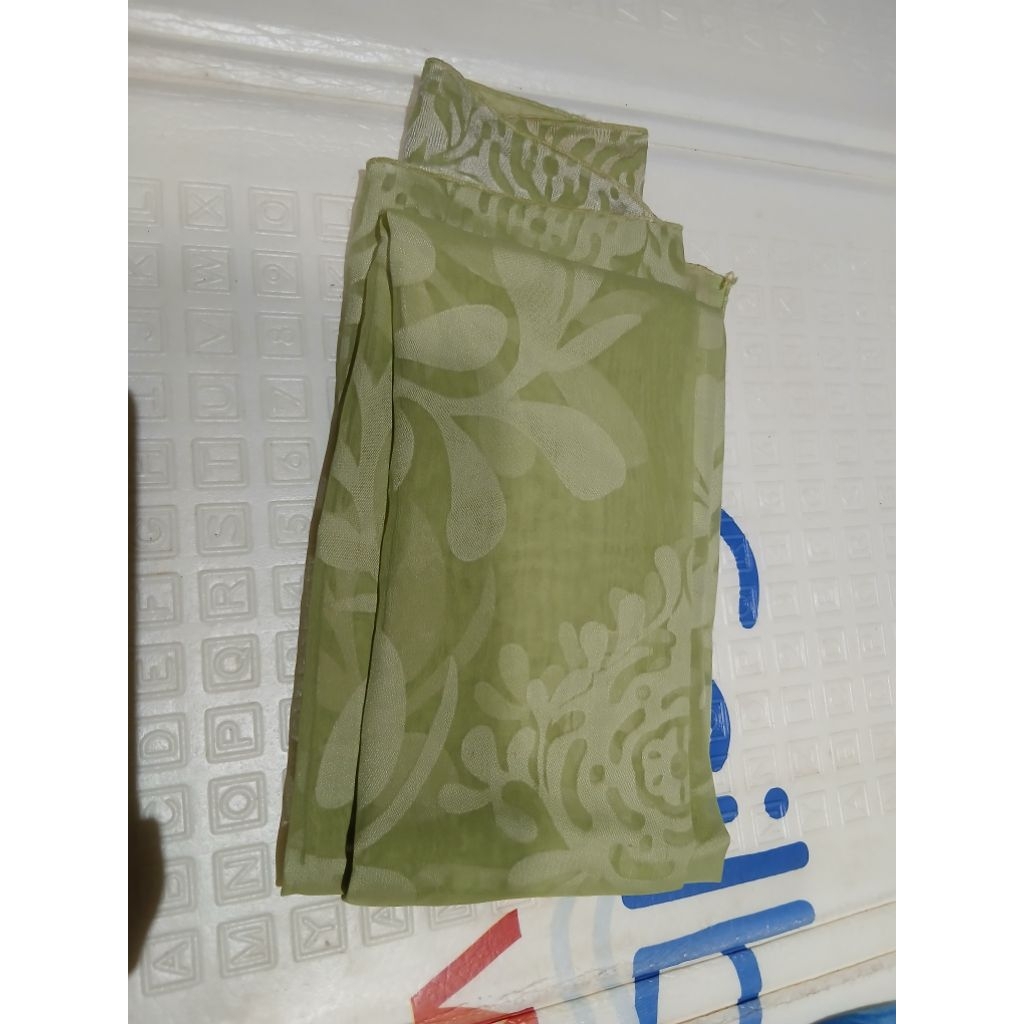 HIJAB MOTIF WARNA HIJAU MUDA