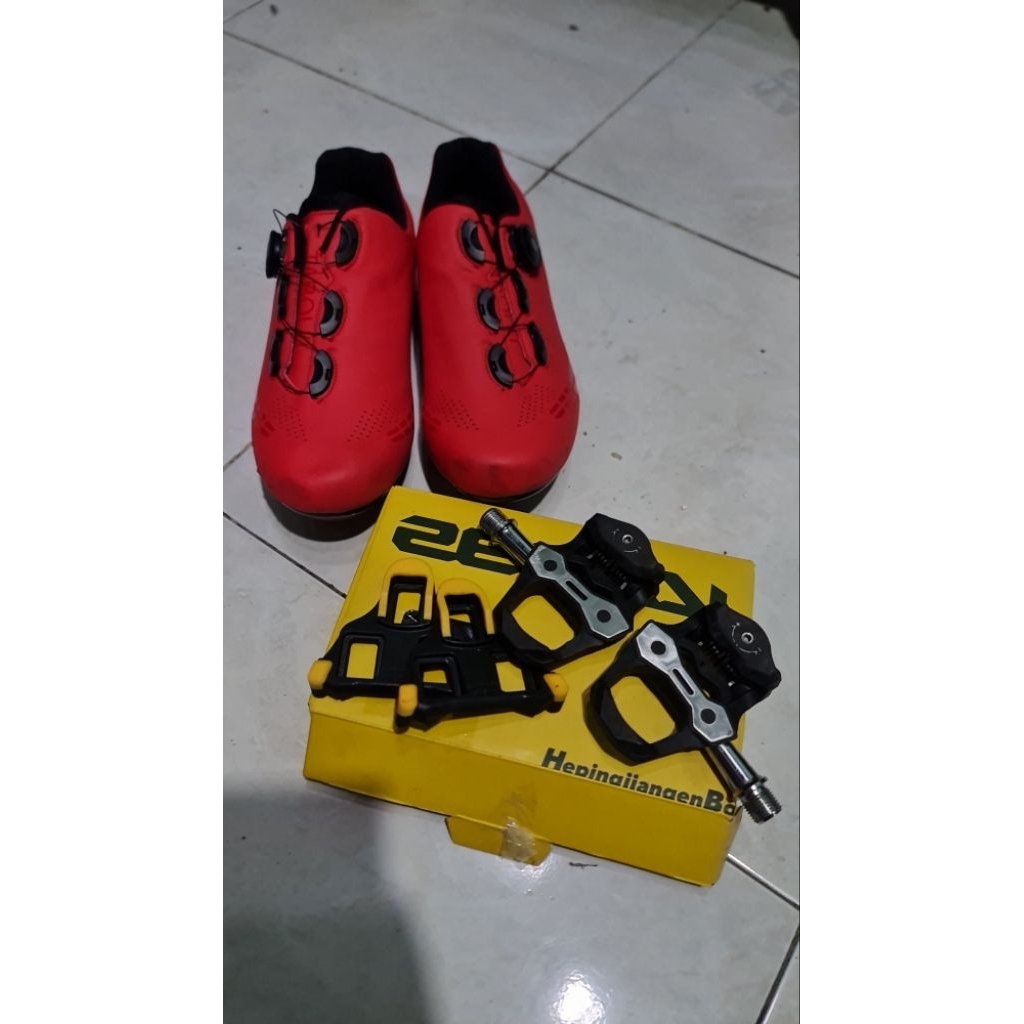 sepatu dan pedal cleat