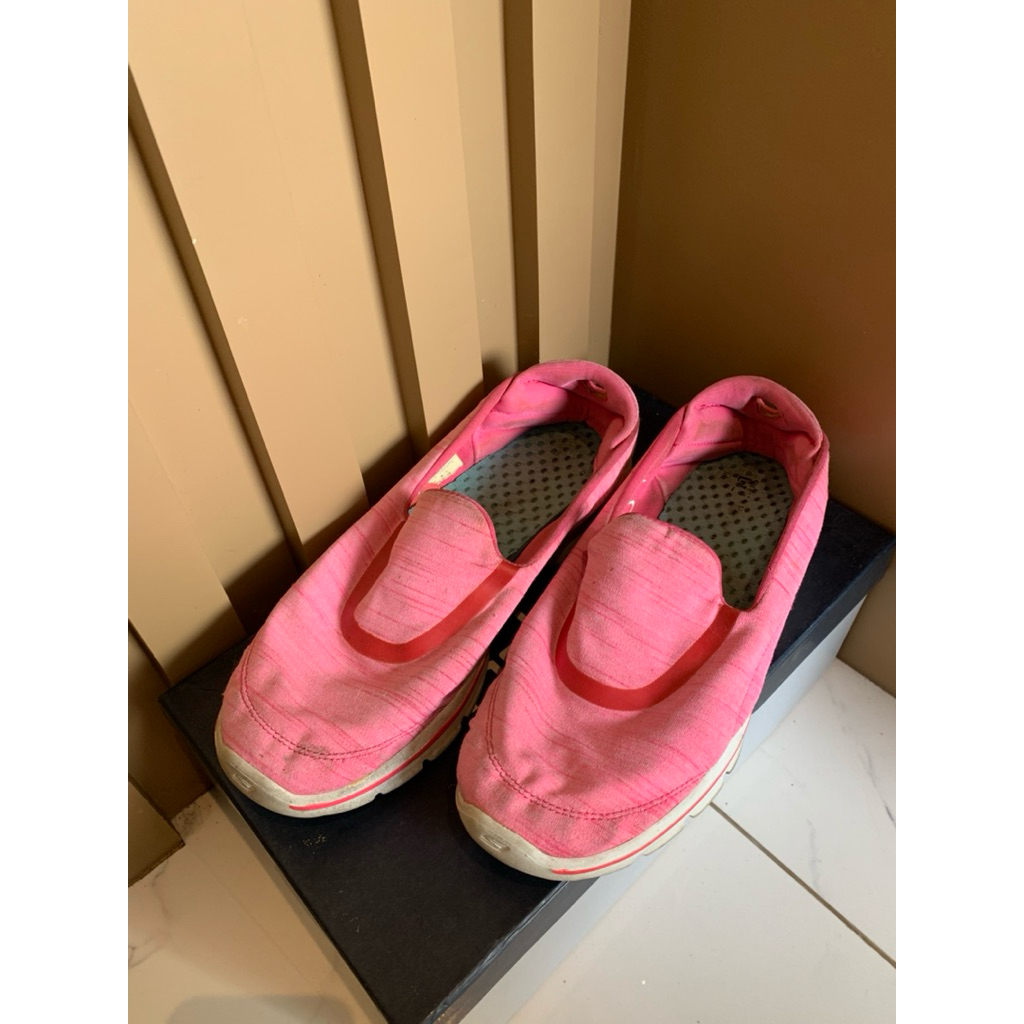 preloved sepatu kets sepatu olahraga sepatu lari skechers