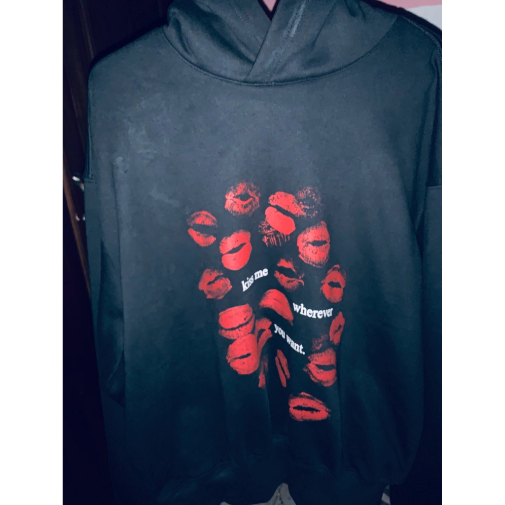 hoodie kiss me tece