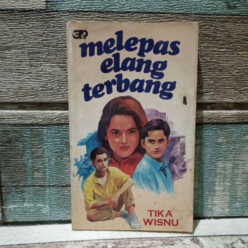 Novel lama melepas elang terbang.