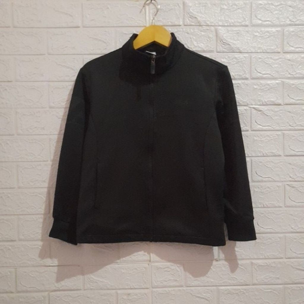 Tracktop anak FILA black on black size 140/LD 94 P 56