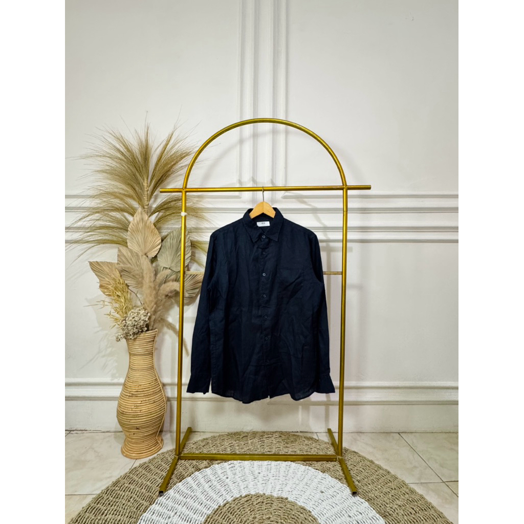 Kemeja linen hitam uniqlo L