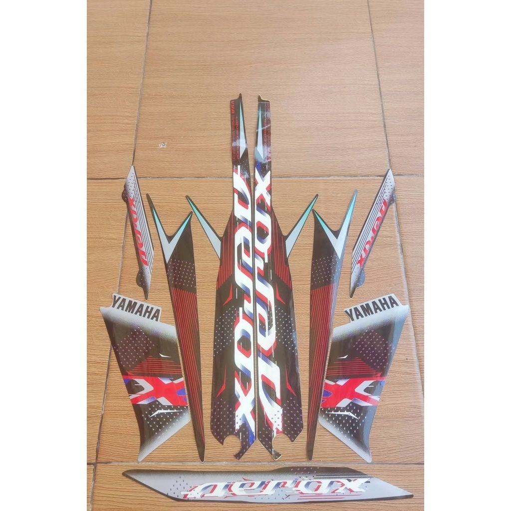 stiker striping motor Yamaha aerox 155 2023 hitam silver