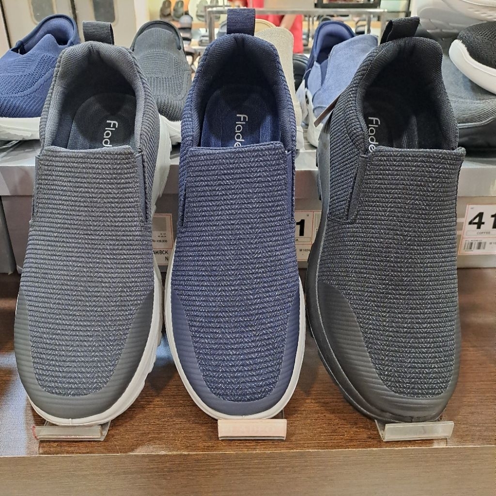 sepatu sneakers pria fladeo ringan dan empuk