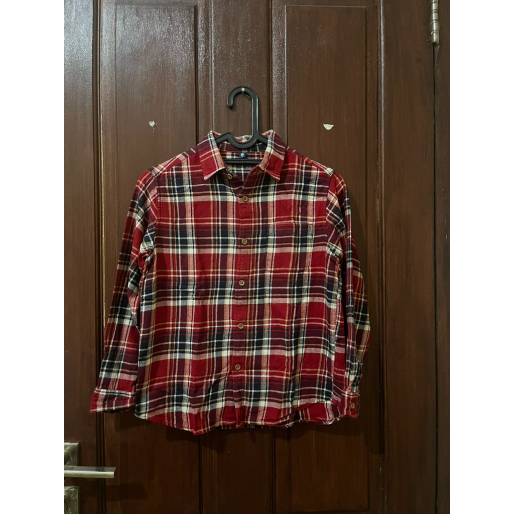 PRELOVED | UNIQLO KIDS - Kemeja Tartan in red size 140