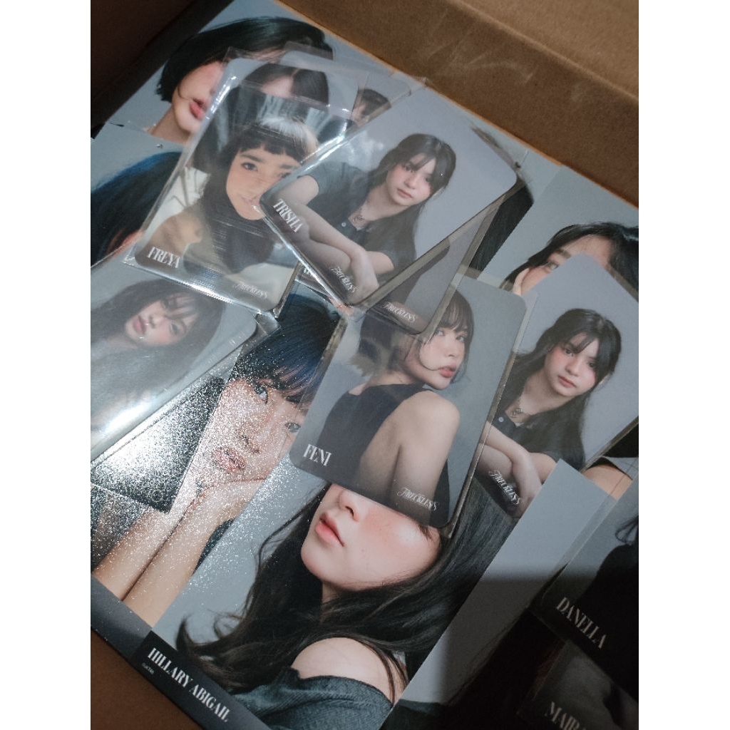 OFFICIAL KALENDER PHOTOPACK PHOTOCARD FRECKLESS JKT48