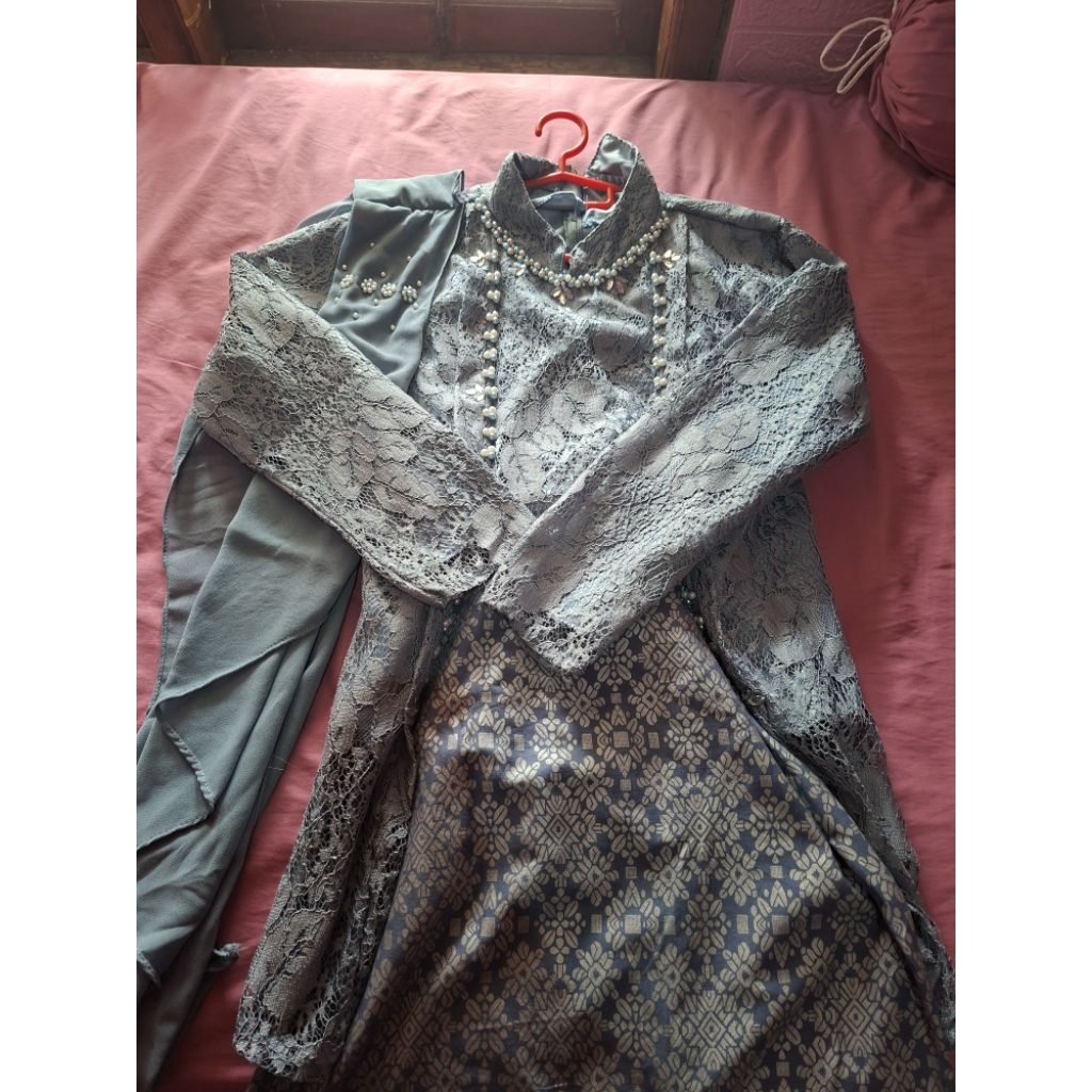 kebaya cantik fit body biru silver