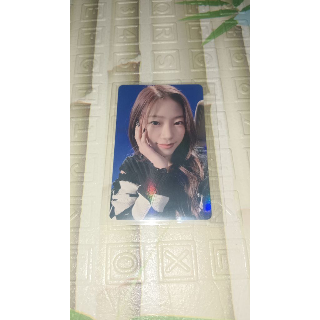 PHOTOCARD KAZUHA POB WEVERSE HOLO FEARLESS OFFICIAL