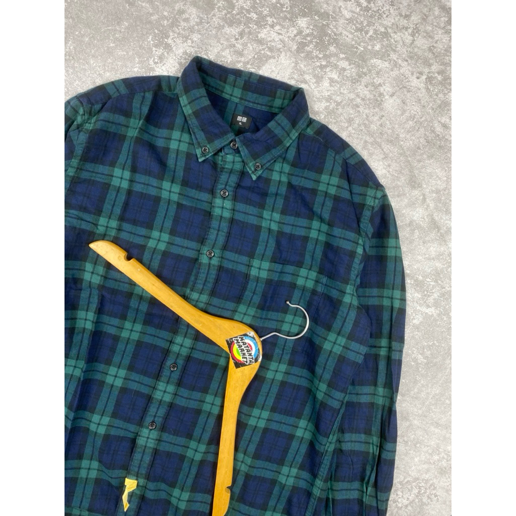 Uniqlo flannel  long shirt pria